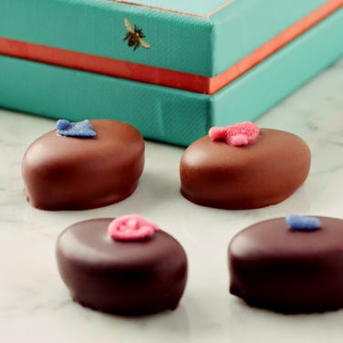 Milk & Dark Chocolate Rose & Violet Creams, 120g