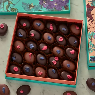 Milk & Dark Chocolate Rose & Violet Creams, 250g