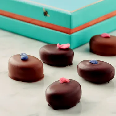 Milk & Dark Chocolate Rose & Violet Creams, 250g