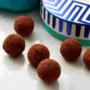 Fortnum’s Cocoa Dusted Royal Blend Chocolate Truffles, 125g