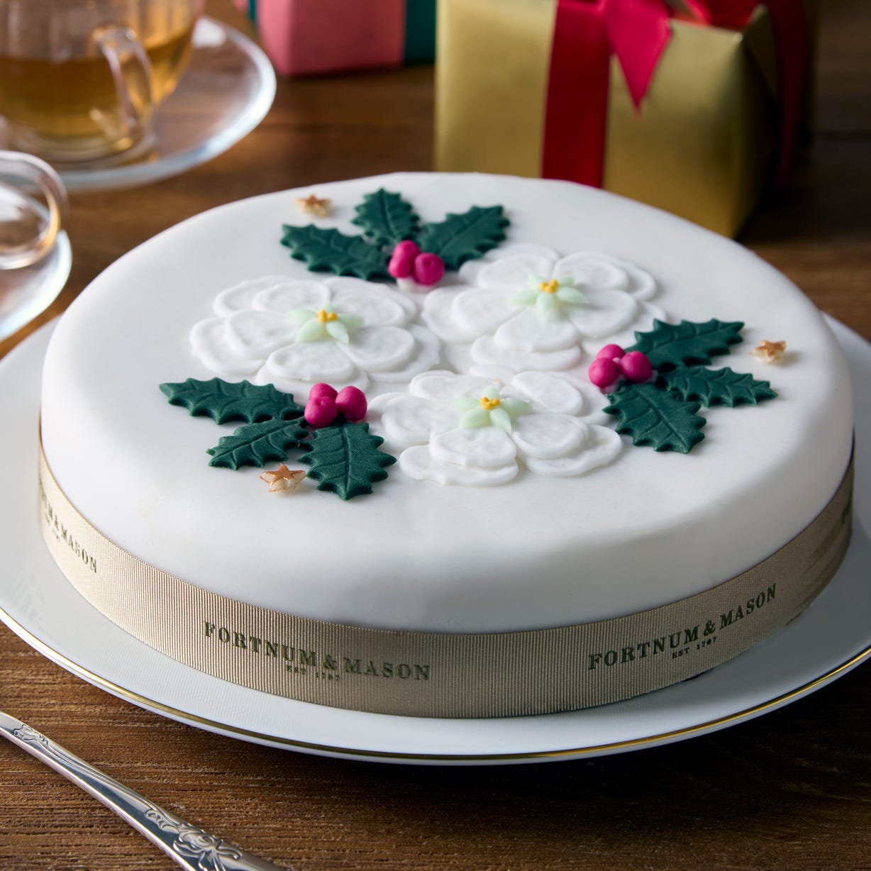 Iced Christmas Cake with Flower & Holly Decoration, 1.8kg