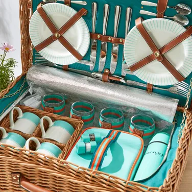 Fortnum’s Stripe Picnic Hamper for Four