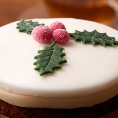 Iced Christmas Cake with Holly Decoration, 365g
