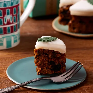 Iced Christmas Cake with Holly Decoration, 365g