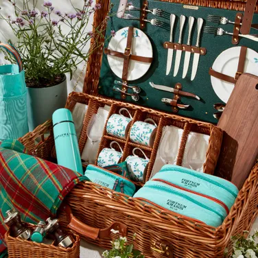 Fortnum's Camellia White Wicker Hamper For Four