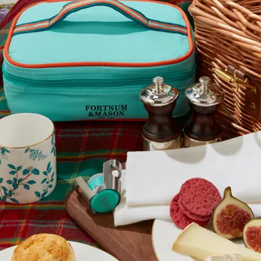 Fortnum's Camellia White Wicker Hamper For Four