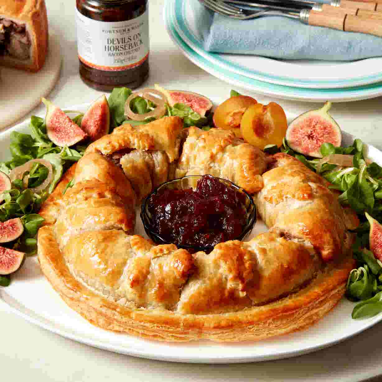 Sausage Roll Wreath, 1150g