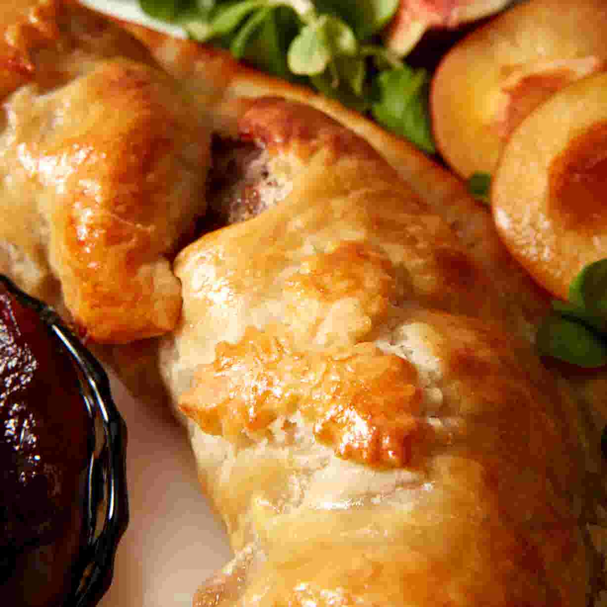 Sausage Roll Wreath, 1150g