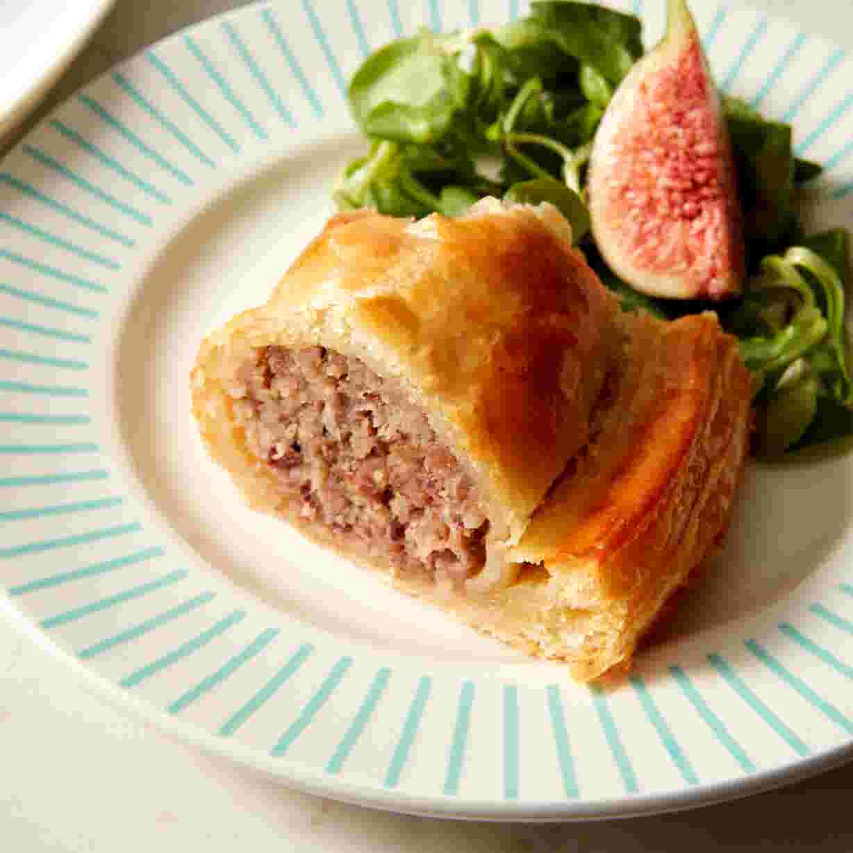 Sausage Roll Wreath, 1150g