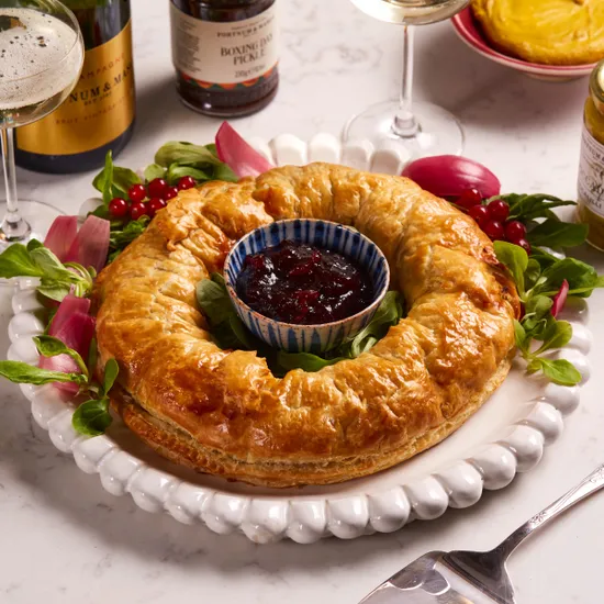 Sausage Roll Wreath, 1150g product image