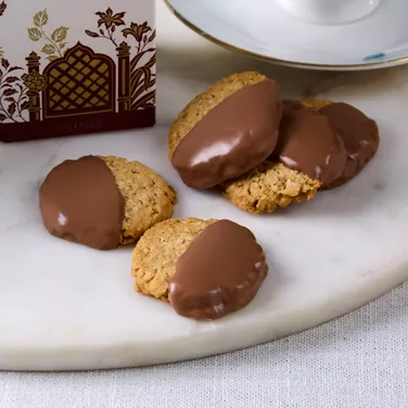 Highgrove Chocolate-Dipped Honey Oat Biscuits, 125g