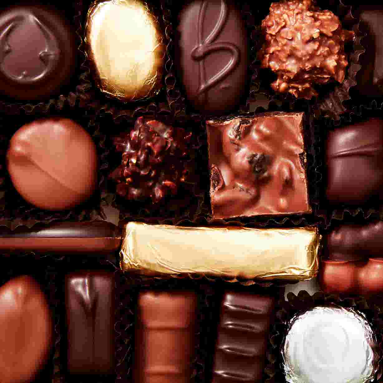Milk & Dark Chocolate Selection Box, 250g