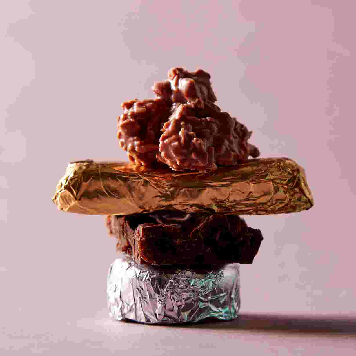 Milk & Dark Chocolate Selection Box, 250g