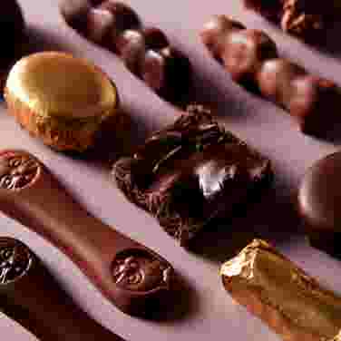 Milk & Dark Chocolate Selection Box, 250g