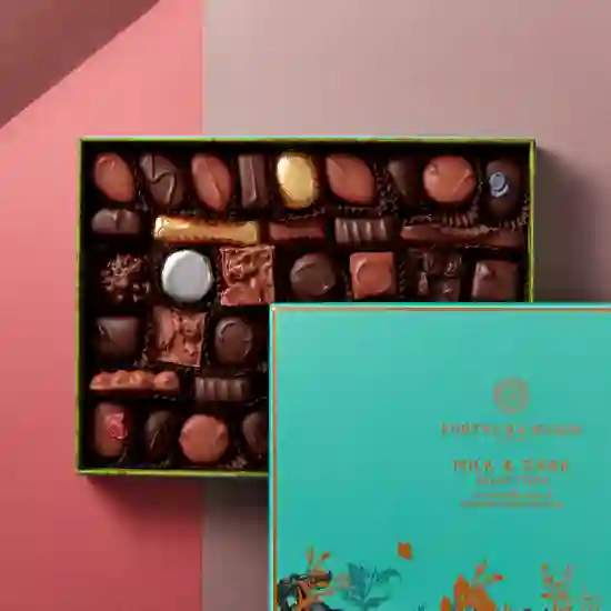 Milk & Dark Chocolate Selection Box, 470g product image