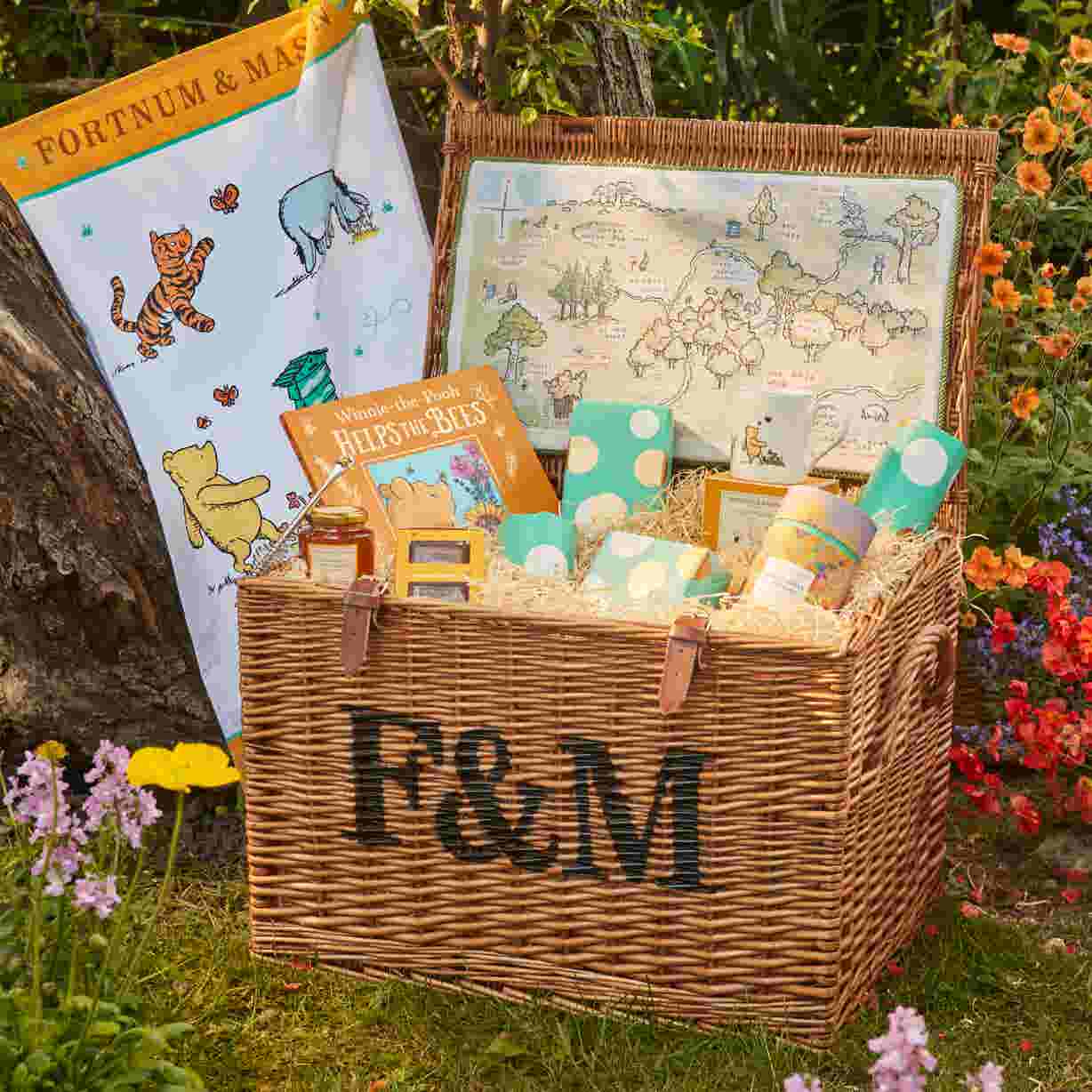 Disney Winnie the Pooh The Collector’s Hamper