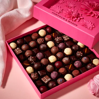 The Chocolate Lovers Bouquet Milk, Dark & White Selection, 830g