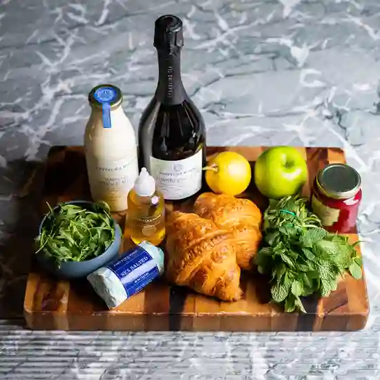 The Pavyllon Raspberry, Rhubarb & Apple Croast Breakfast Box product image