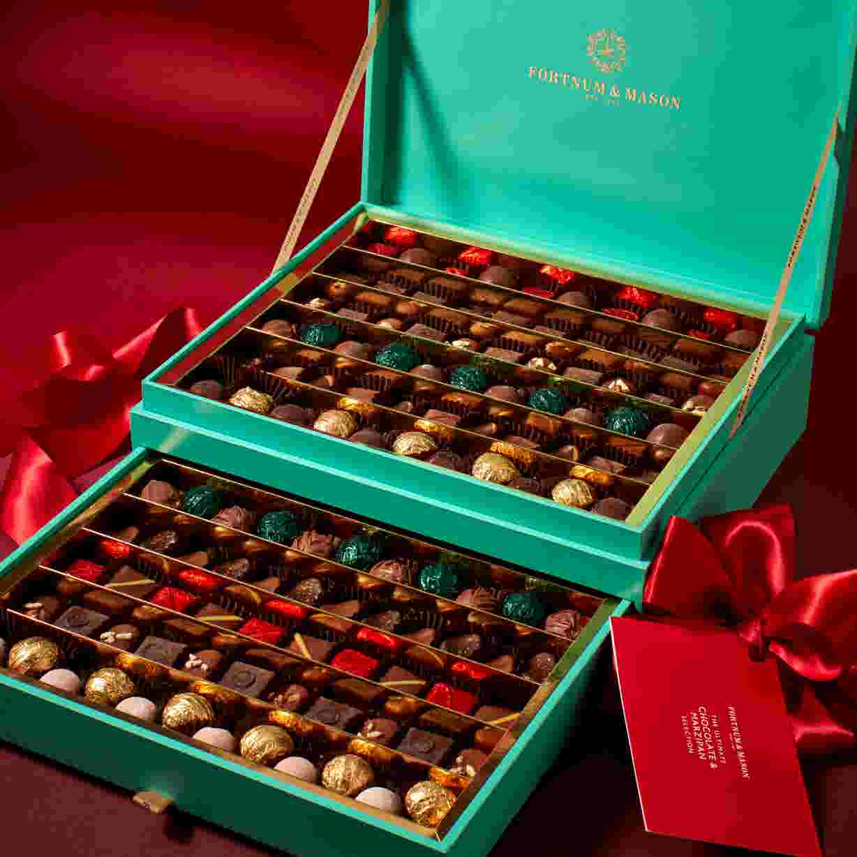 Christmas Milk, Dark & White Chocolate Selection, 1.4kg