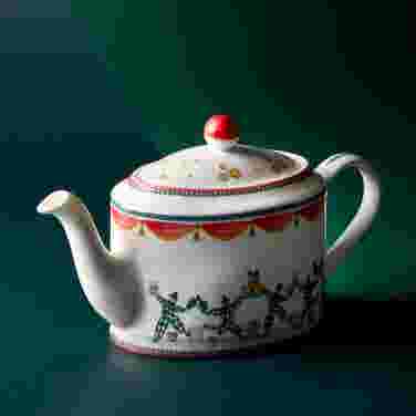Theatre of Christmas 6 Cup Teapot