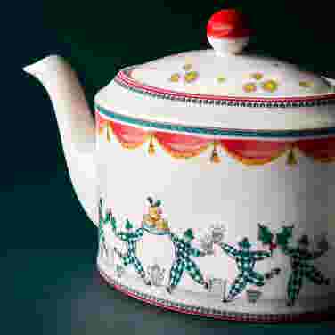 Theatre of Christmas 6 Cup Teapot