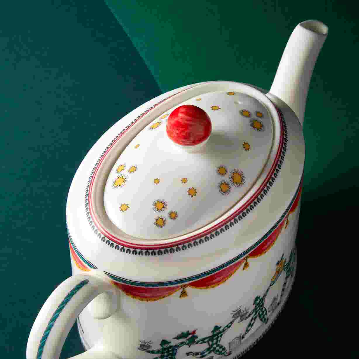 Theatre of Christmas 6 Cup Teapot