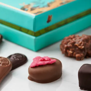 Milk & Dark Chocolate Selection Box, 115g