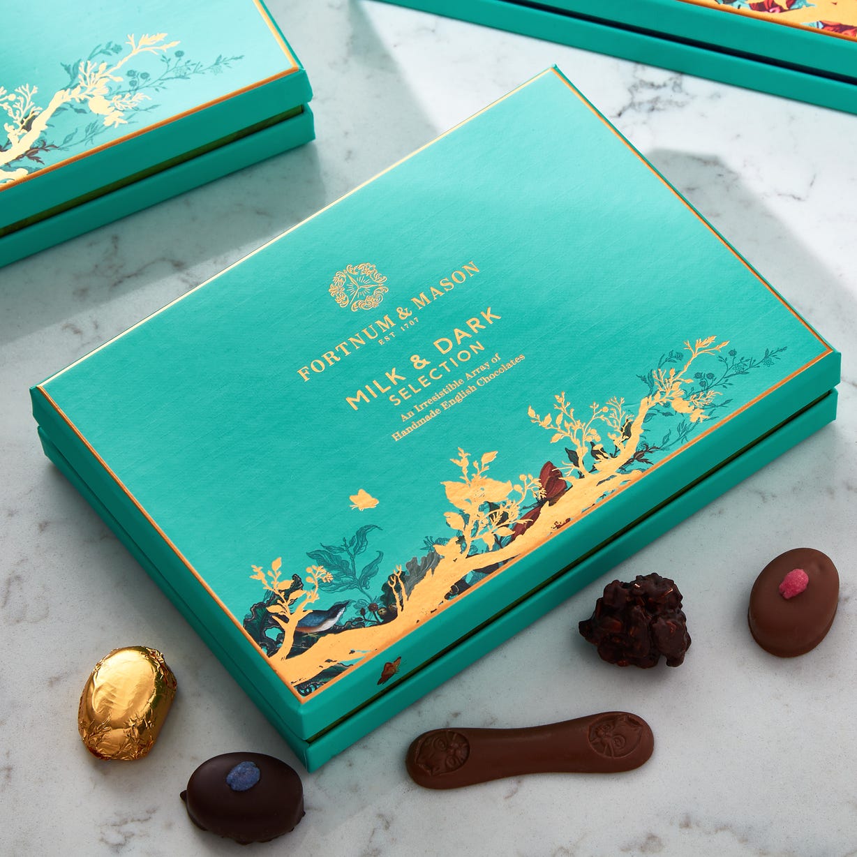 Milk & Dark Chocolate Selection Box, 250g