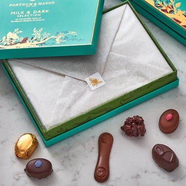 Milk & Dark Chocolate Selection Box, 245g