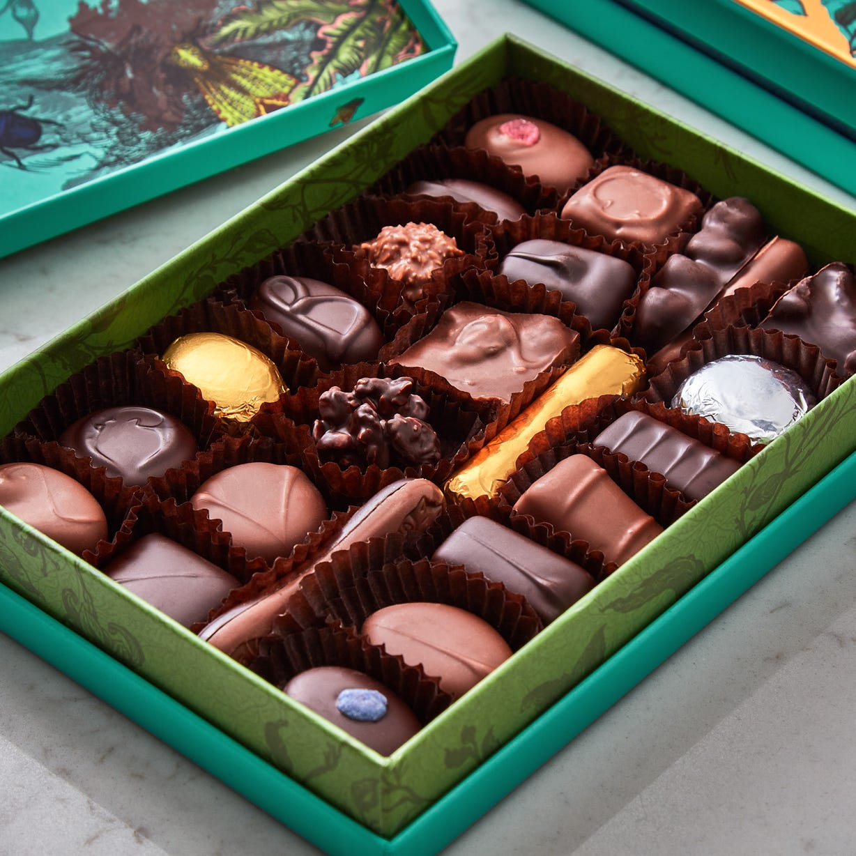 Milk & Dark Chocolate Selection Box, 250g