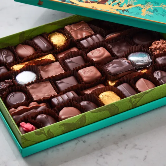 Milk & Dark Chocolate Selection Box, 470g product image