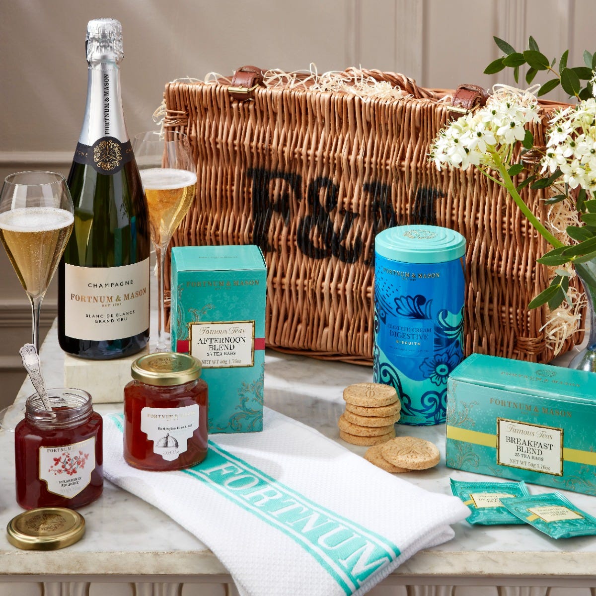 Fortnum and 2025 mason baby hamper