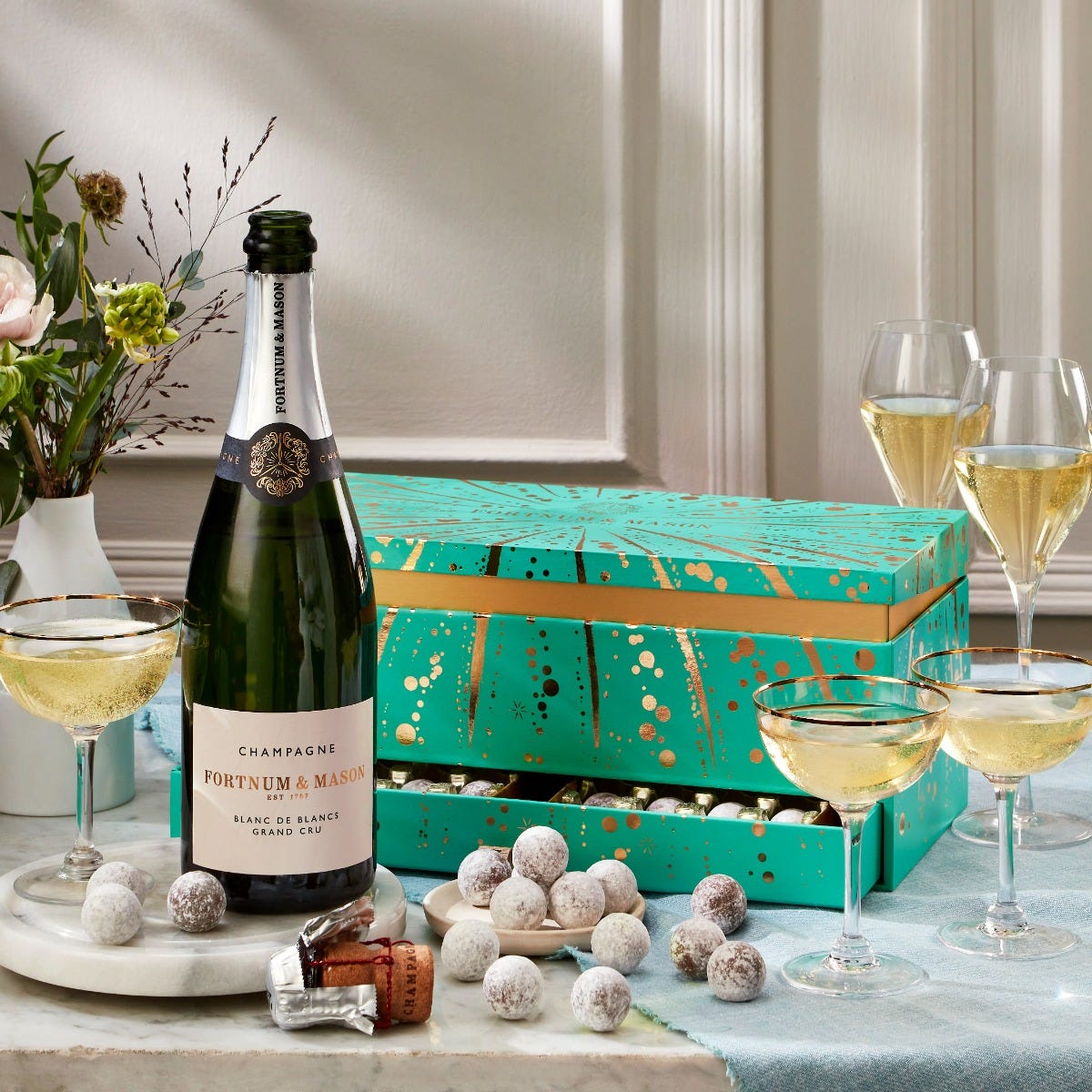 Share 156+ champagne and chocolate gift set best
