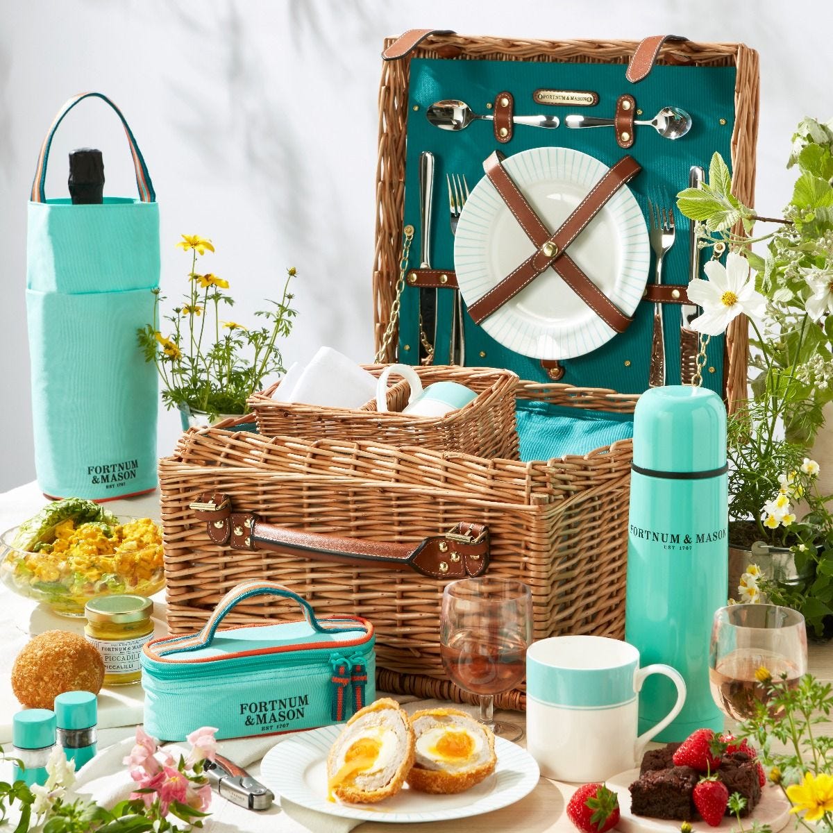 Fortnum's Shoulder Picnic Hamper for Two