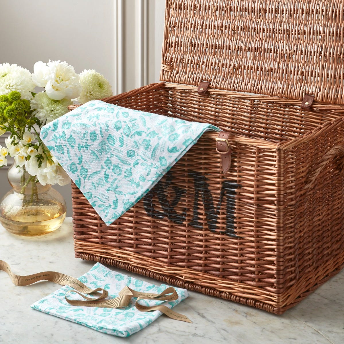 Fortnum and mason shop hamper basket